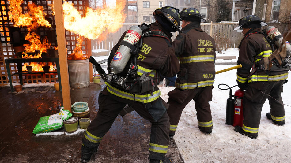 (S-D) Jake Lockett come Sam Carver, Christian Stolte come Randy 'Mouch' McHolland in Chicago Fire 12x04