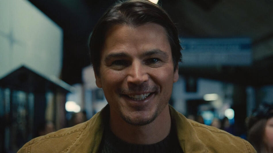 Josh Hartnett in TRAP di M. Night Shyamalan, scena da trailer