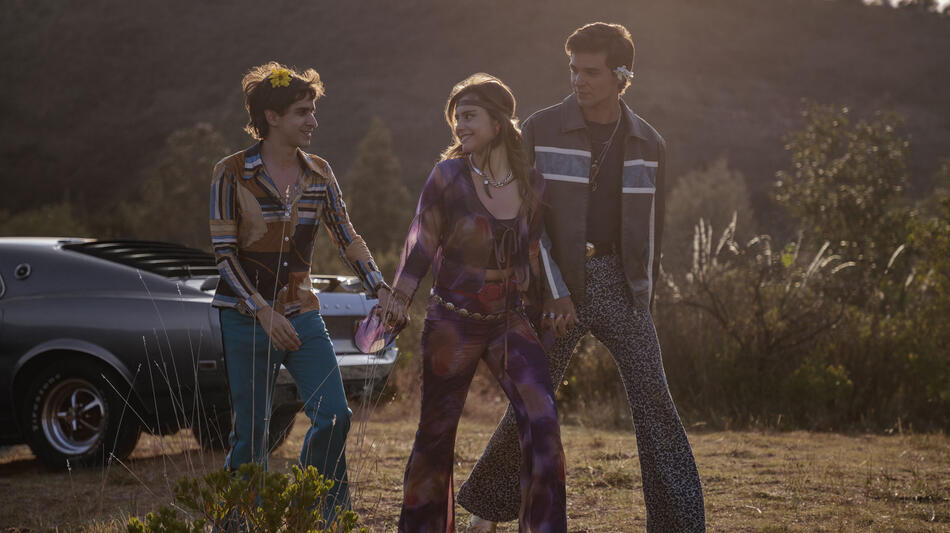 (S-D) Emmanuel Restrepo come Camilo Granados, Francisca Estevez come Eva Samper, Alejandro Santa María come Alfredo in La Primera Vez 2x08