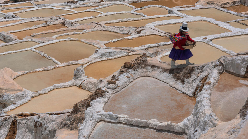 Elena Meza Salas, una raccoglitrice di sale di Maras, in Perù, in Omnivore 1x03