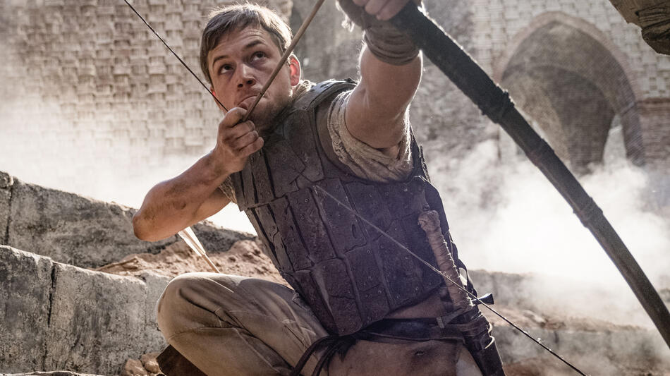 Taron Egerton come Robin in Robin Hood - L'origine della leggenda