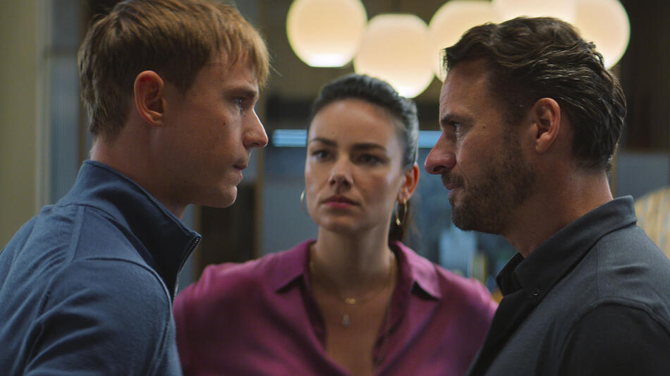 Dennis Mojen, Janina Uhse e Stephan Luca in Blame the Game - Immagine dal set