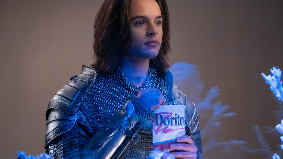 Mace Coronel come Jay in That '90s Show 2x07