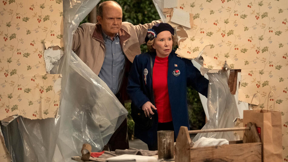 (S-D) Kurtwood Smith come Red, Debra Jo Rupp come Kitty in That '90S Show 3x01