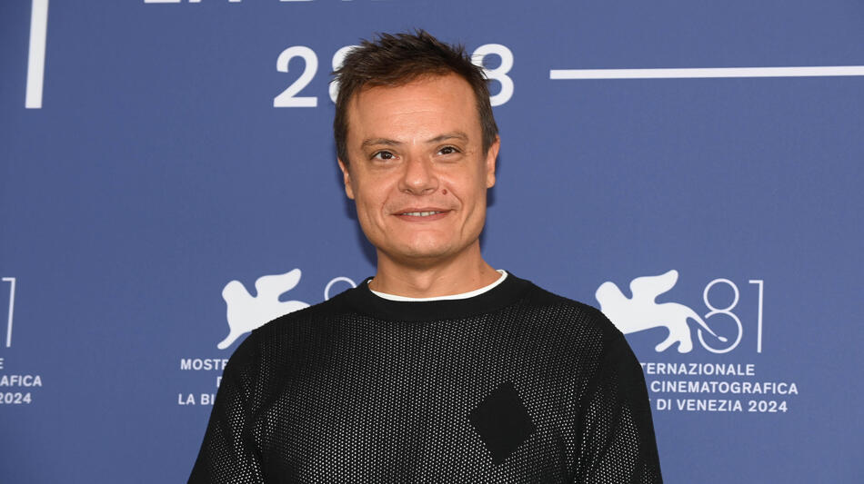 Lino Musella al Photocall del film Nonostante di Valerio Mastandrea a Venezia 81