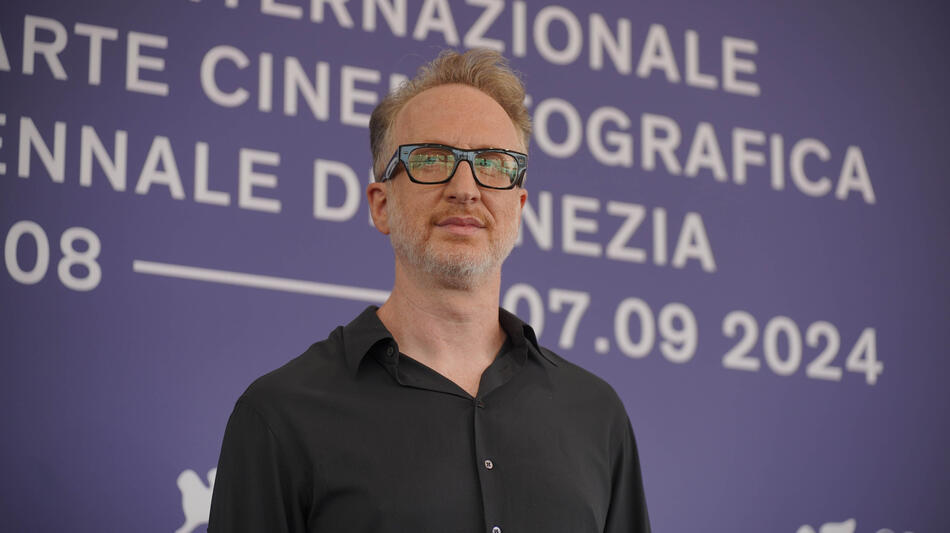 James Gray al photocall delle giurie alla 81a Mostra Internazionale d'Arte Cinematografica della Biennale di Venezia il 28 agosto 2024