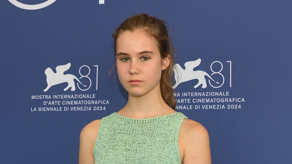 Naomi Lamp al Photocall di Quiet life a Venezia 81 il 29 agosto 2024