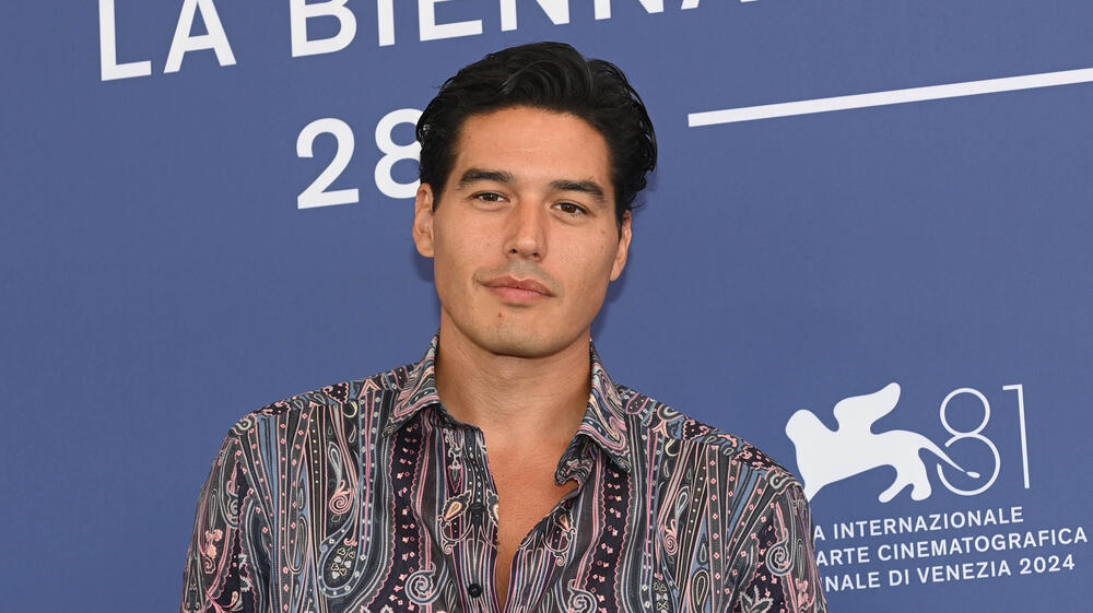 Cristiano Caccamo al Photocall di Leopardi - Il Poeta dell'Infinito a Venezia 81 il 29 agosto 2024