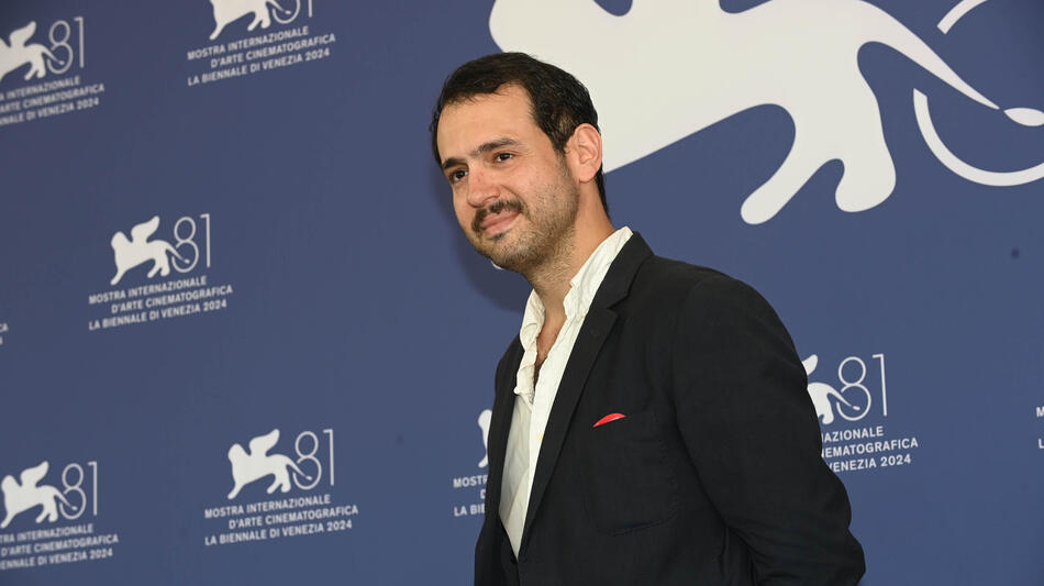 Il direttore della fotografia João Atala al Photocall di Apocalypse in the Tropics di Petra Costa a Venezia 81 il 29 agosto 2024