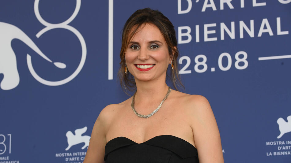 La regista Petra Costa al Photocall di Apocalypse in the Tropics a Venezia 81 il 29 agosto 2024