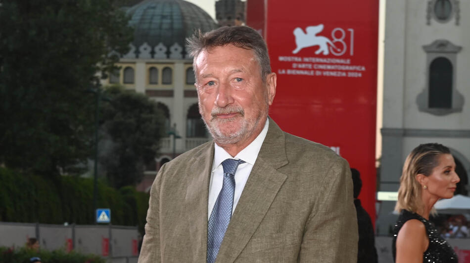 Haluk Bilginer sul Red Carpet di Maria di Pablo Larraín a Venezia 81 il 29 agosto 2024