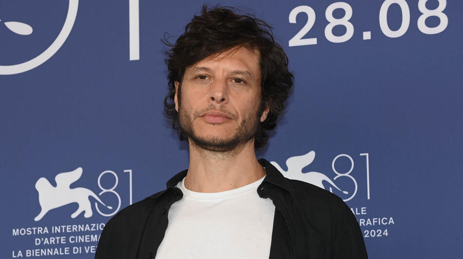 Il regista Luis Ortega al Photocall di El Jockey di Luis Ortega a Venezia 81 il 29 agosto 2024