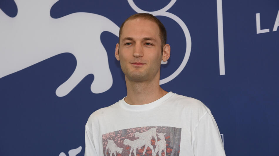 Il regista Giovanni Tortorici al Photocall di Diciannove di Giovanni Tortorici a Venezia 81 il 30 agosto 2024