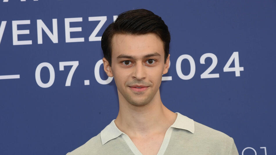 Samuele Teneggi al photocall del film La storia del Frank e della Nina di Paola Randi a Venezia 81 il 31 agosto 2024