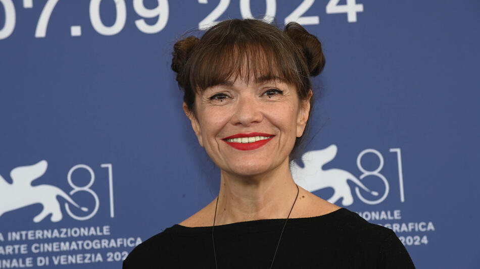 La regista Paola Randi al photocall del film La storia del Frank e della Nina a Venezia 81 il 31 agosto 2024