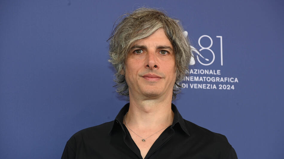 L'attore Micha Lescot al photocall del film Why War di Amos Gitai a Venezia 81 il 31 agosto 2024