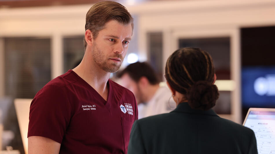 (S-D) Luke Mitchell come Dr. Mitch Ripley, S. Epatha Merkerson come Sharon Goodwin in Chicago Med 11x13