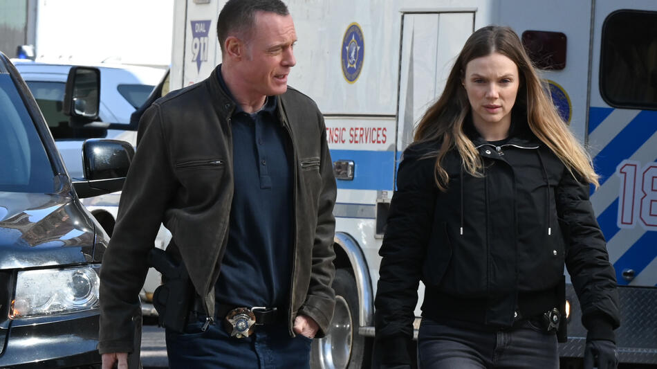 Jason Beghe come Hank Voight, Tracy Spiridakos come Hailey Upton in Chicago P.D. 11x11