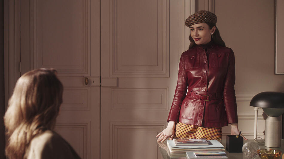 Lily Collins come Emily in Emily in Paris 4x07