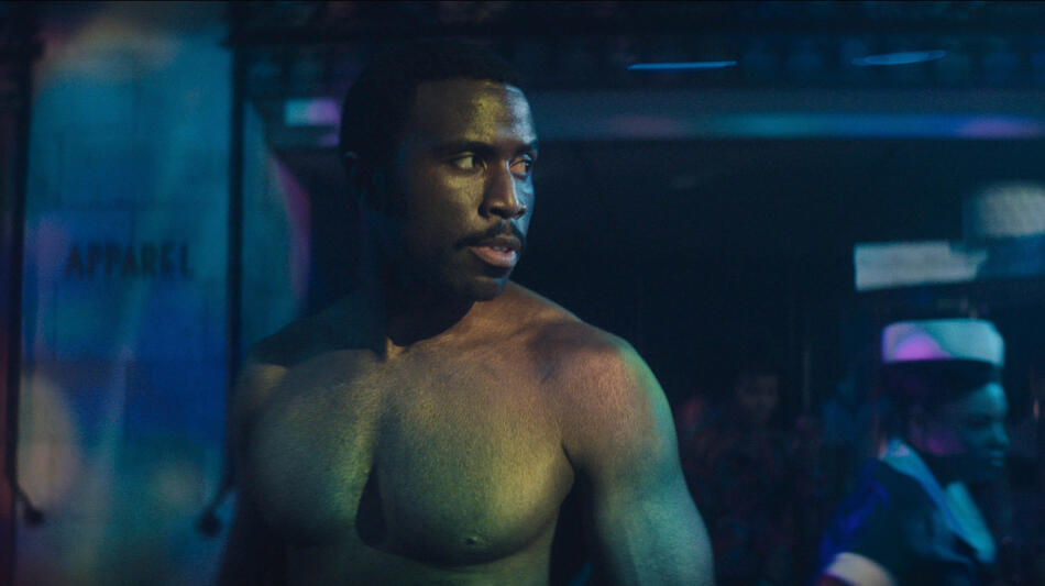 Y'lan Noel in La donna del lago 1x06