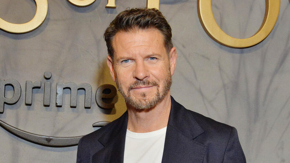 Lloyd Owen partecipa all'evento di anteprima de Il Signore degli Anelli: Gli Anelli del Potere S2 al SDCC il 25 luglio 2024 a San Diego, California