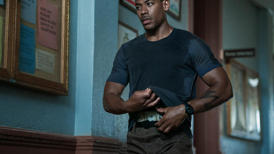 Aaron Pierre come Terry Richmond in Rebel Ridge