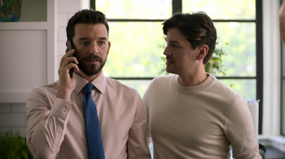 Michael Urie e Devin Kawaoka in Shrinking 1x02