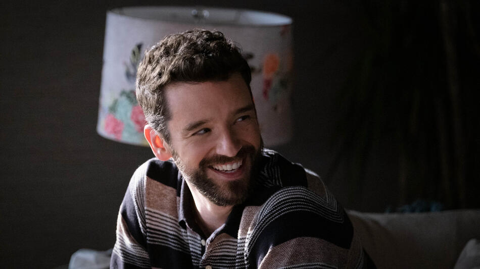 Michael Urie in Shrinking 1x05