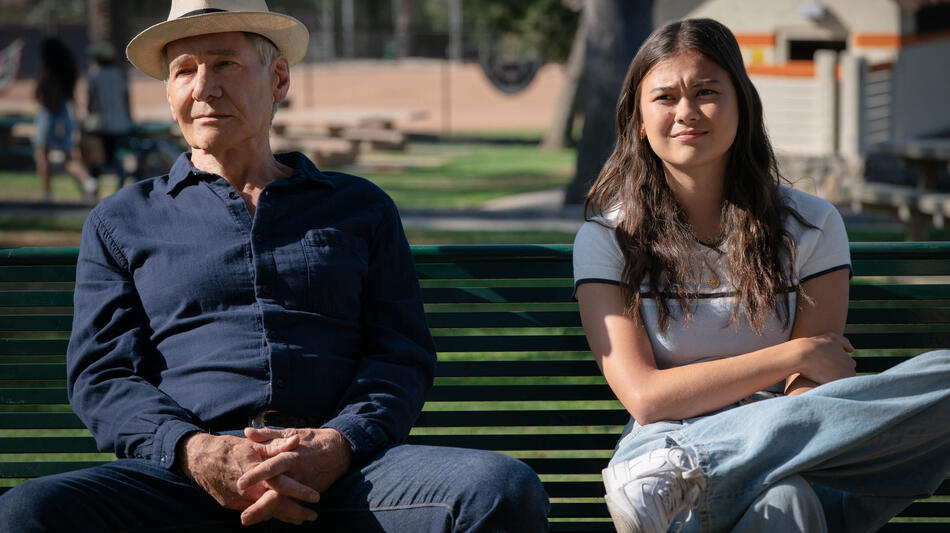 Harrison Ford e Lukita Maxwell in Shrinking 1x09