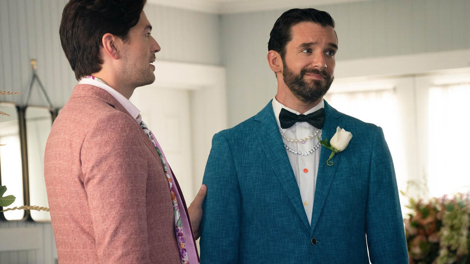 Devin Kawaoka e Michael Urie in Shrinking 1x10