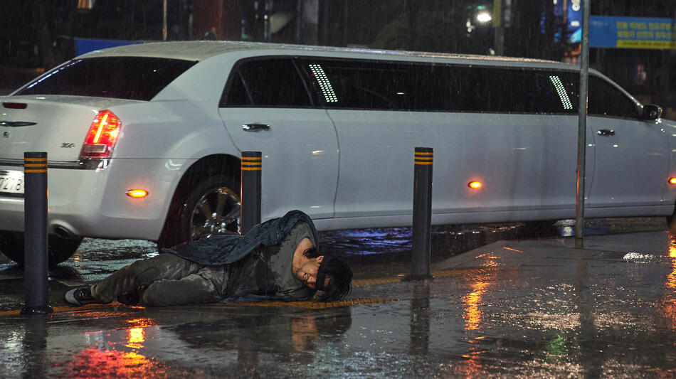 Lee Jung-jae in Squid Game 1x09 - Immagine dal set