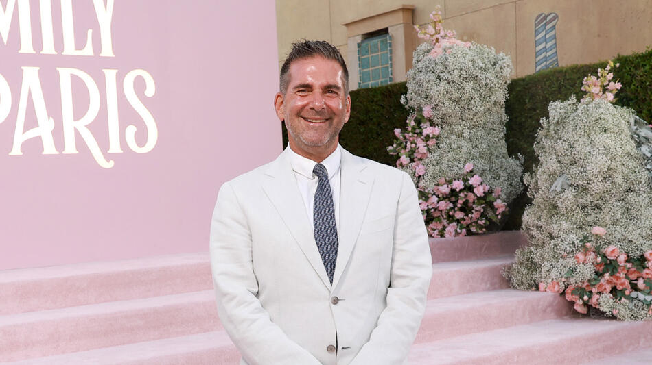 Stephen Joel Brown attende la premiere della stagione 4 di Emily In Paris presso il The Egyptian Theater il 14 agosto 2024 in Los Angeles