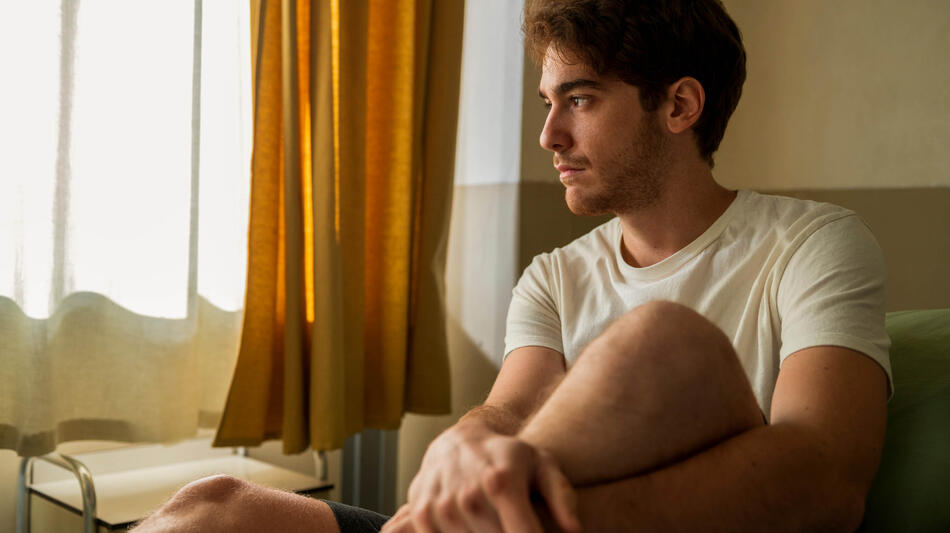 Federico Cesari come Daniele in Tutto Chiede Salvezza 1x05