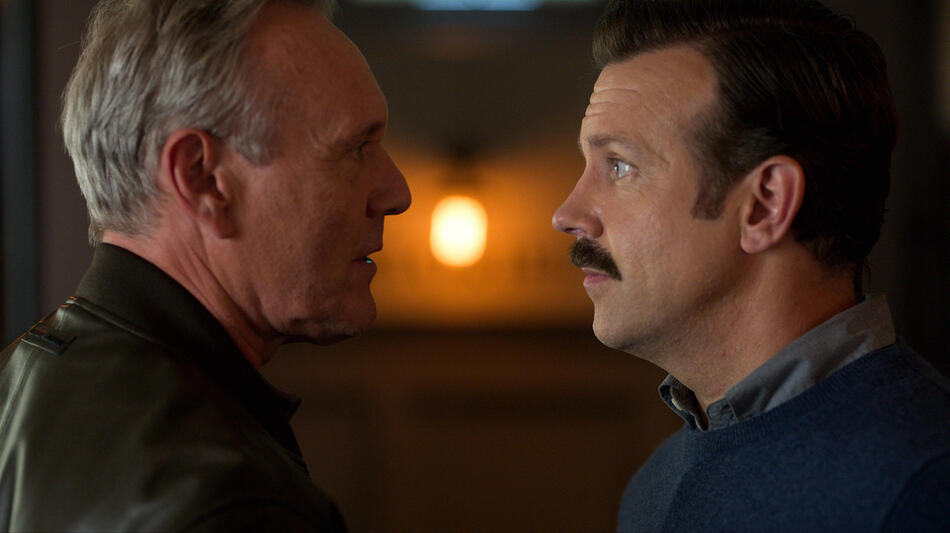 Anthony Head e Jason Sudeikis in Ted Lasso 1x08
