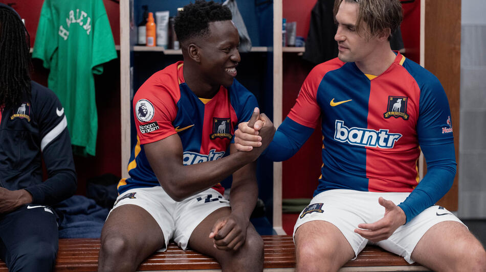 Toheeb Jimoh e Phil Dunster in Ted Lasso 3x10