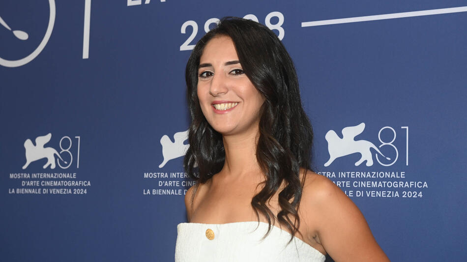 L'attrice Yasmine Dimassi al photocall di Aïcha di Mehdi Barsaoui a Venezia 81 il 5 settembre 2024