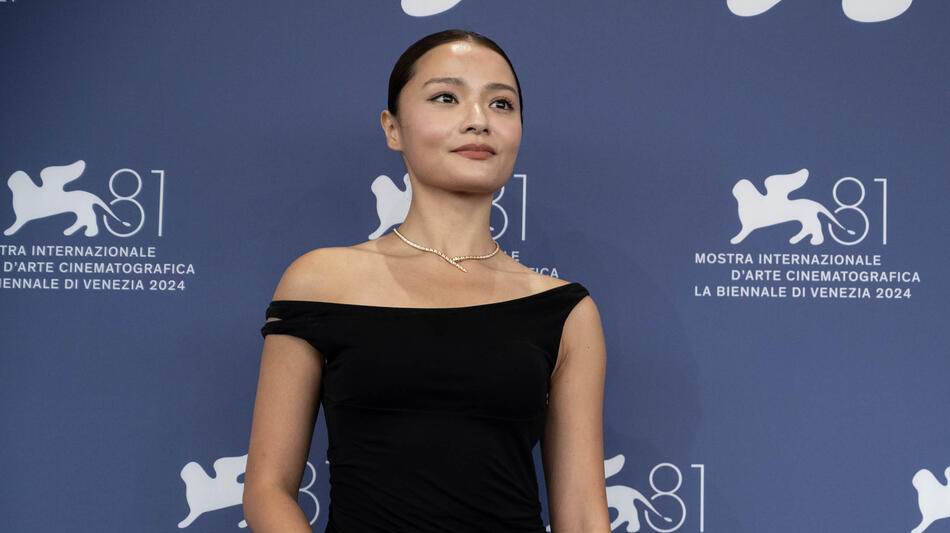 L'attrice Xenia Tan al photocall di Broken Rage di Takeshi Kitano a Venezia 81 il 6 settembre 2024