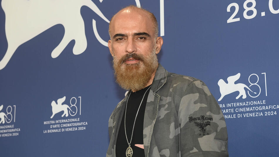 L'attore Fahrid Eshaghi al photocall di Shahed (The Witness) di Nader Saeivar a Venezia 81 il 5 settembre 2024