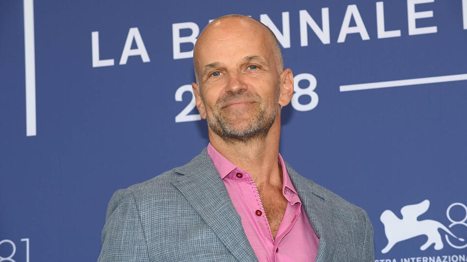 L'attore Lars Jacob Holm al photocall di Kjærlighet (Love) di Dag Johan Haugerud a Venezia 81 il 6 settembre 2024