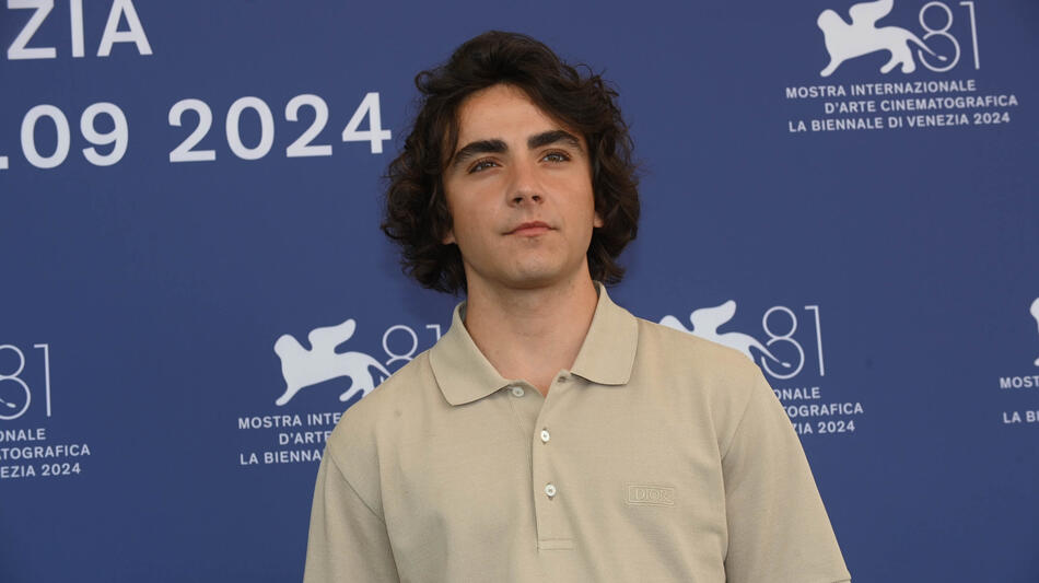 L'attore Louis Memmi al photocall del film Leurs enfants après eux di Zoran Boukherma, Ludovic Boukherma a Venezia 81 il 31 agosto 2024