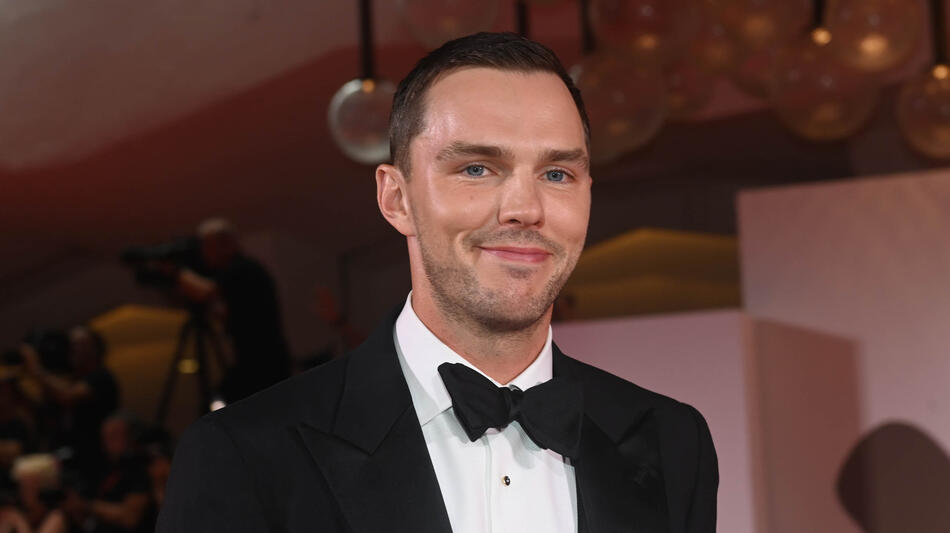 L'attore Nicholas Hoult sul red carpet del film The Order di Justin Kurzela a Venezia 81 il 31 agosto 2024