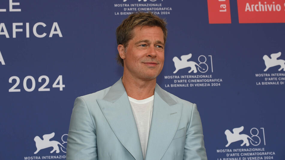 Brad Pitt al photocall del film Wolfs - Lupi solitari di Jon Watts a Venezia 81 il 1 settembre 2024