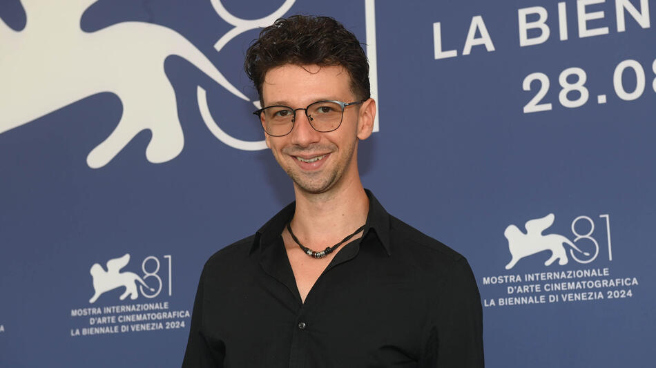 L'attore Andrei Miercure al photocall del film Anul nou care n-a fost di Bogdan Mureşanu a Venezia 81 il 1 settembre 2024