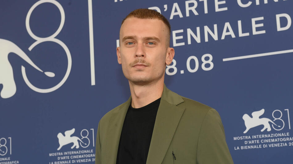 L'attore Vlad Ionut Popescu al photocall del film Anul nou care n-a fost di Bogdan Mureşanu a Venezia 81 il 1 settembre 2024