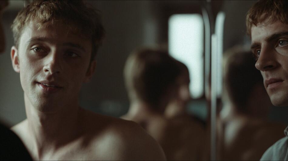 Benjamin Voisin, Stefan Crepon in Jouer avec le feu di Delphine Coulin e Muriel Coulin - Immagine dal set