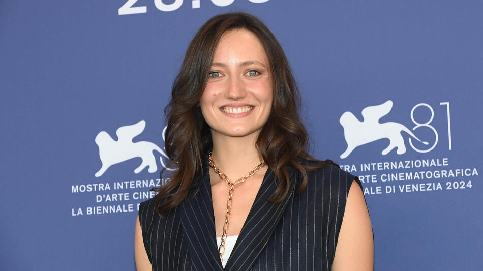 L'attrice Martina Scrinzi al photocall del film Vermiglio di Maura Delpero a Venezia 81 il 2 settembre 2024