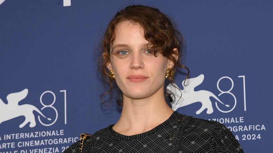 L'attrice Carlotta Gamba al photocall del film Vermiglio di Maura Delpero a Venezia 81 il 2 settembre 2024