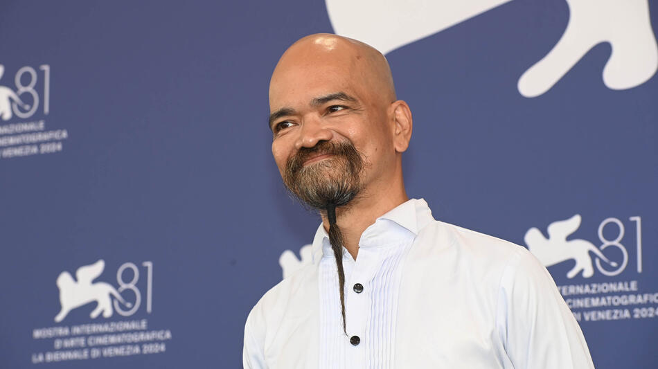 L'attore Dong Abay al photocall del film Phantosmia di Lav Diaz a Venezia 81 il 2 settembre 2024