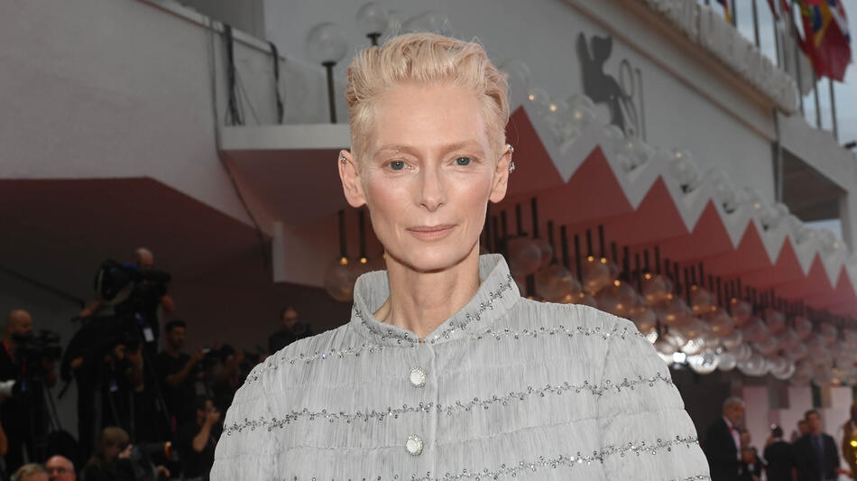 Tilda Swinton sul red carpet del film The Room Next Door di Pedro Almodóvar a Venezia 81 il 2 settembre 2024