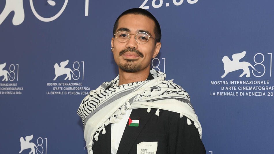 Il regista Neo Sora al photocall del film Happyend a Venezia 81 il 2 settembre 2024